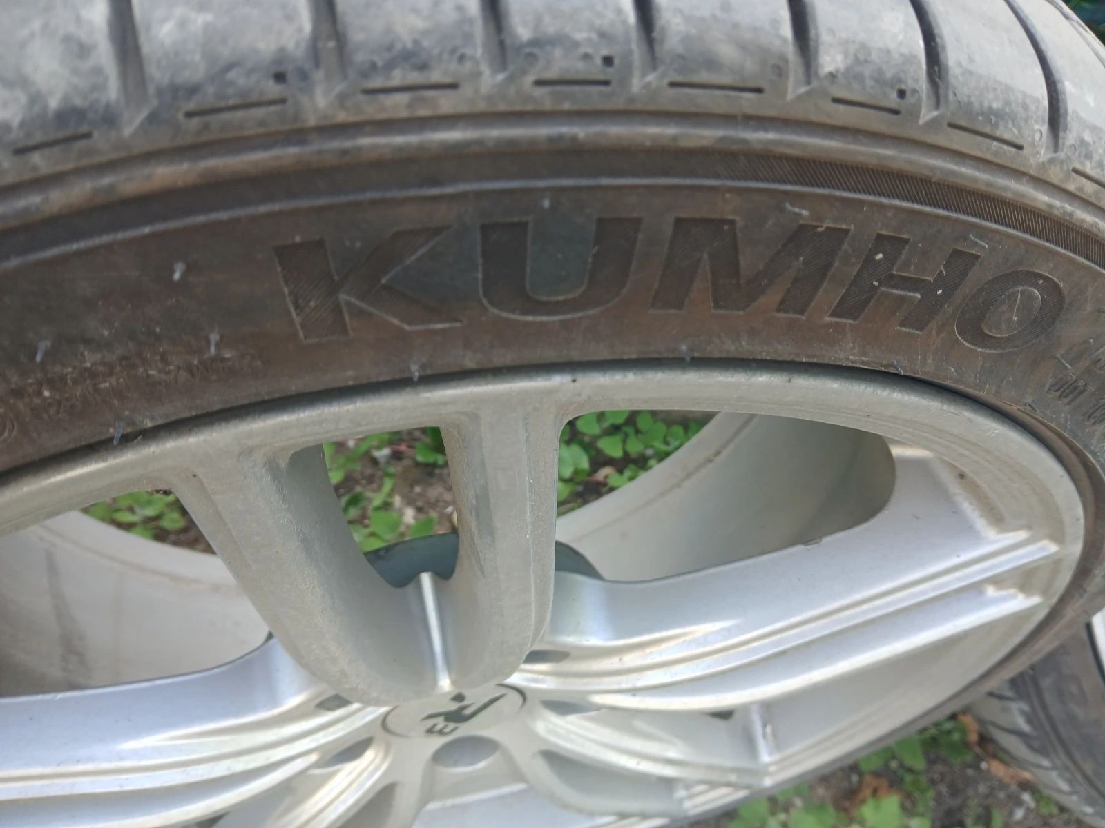 Гуми с джанти Kumho 225/40R18, снимка 3 - Гуми и джанти - 54996000