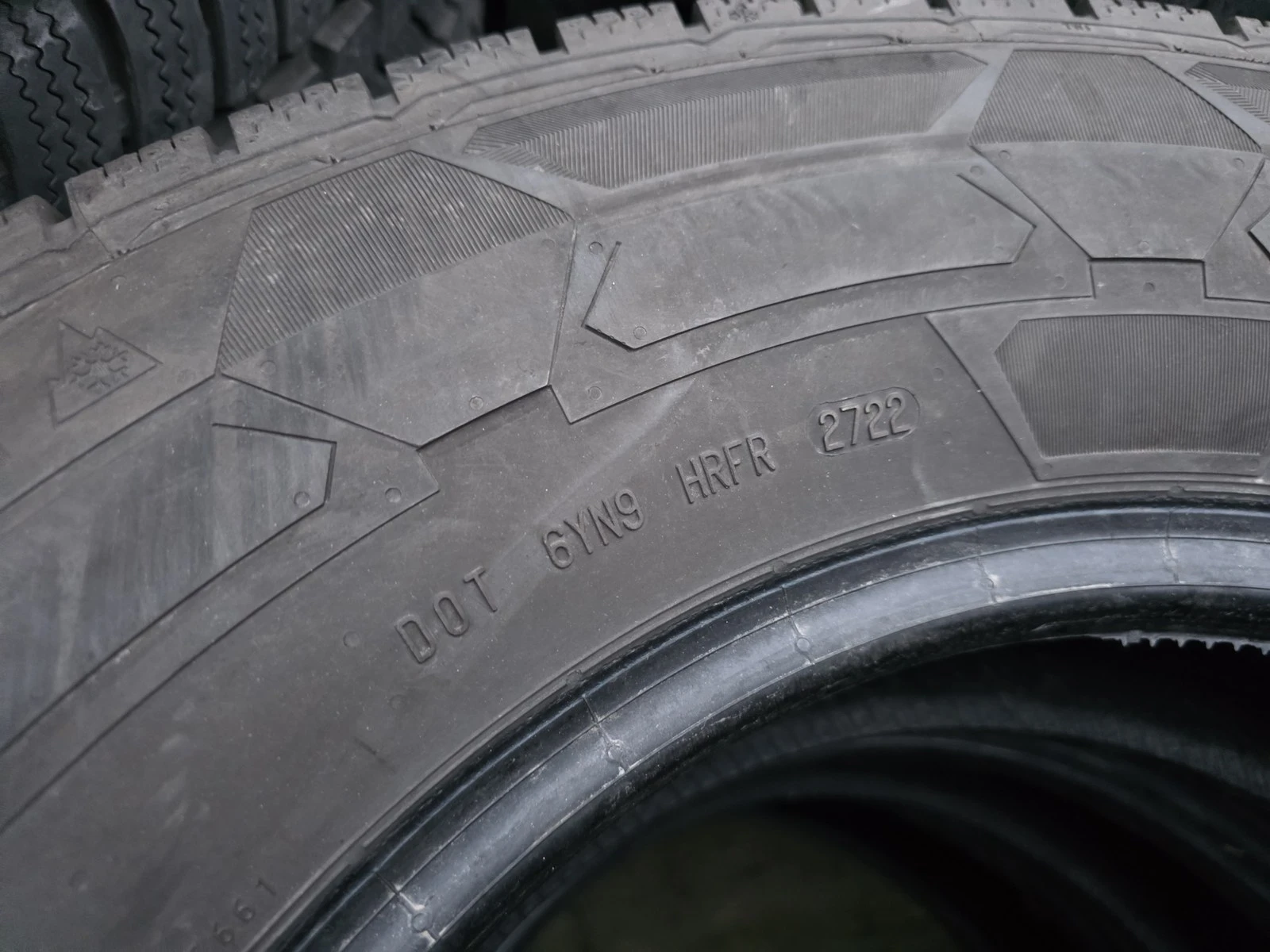 Гуми Зимни 225/75R16, снимка 9 - Гуми и джанти - 56725823