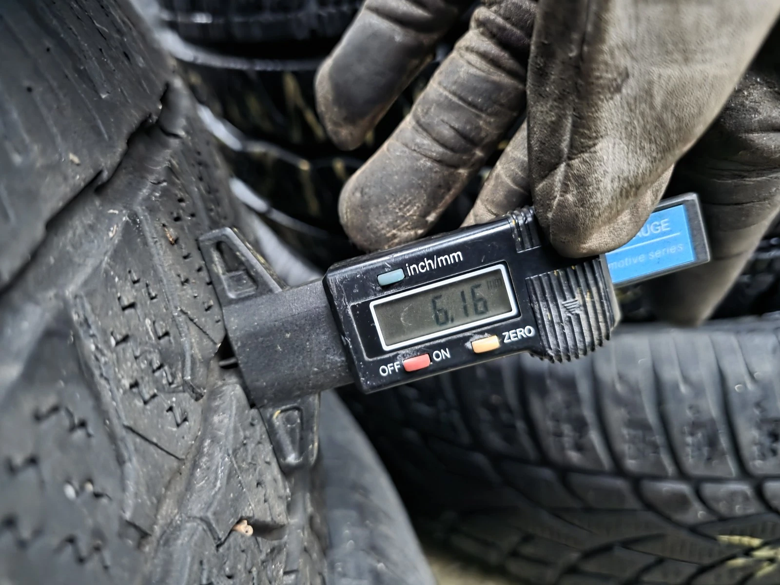 Гуми Зимни 225/75R16, снимка 6 - Гуми и джанти - 56725823