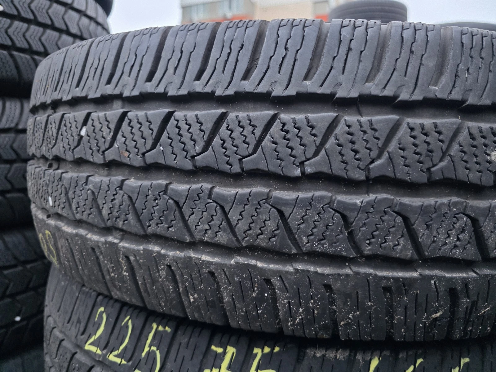 Гуми Зимни 225/75R16