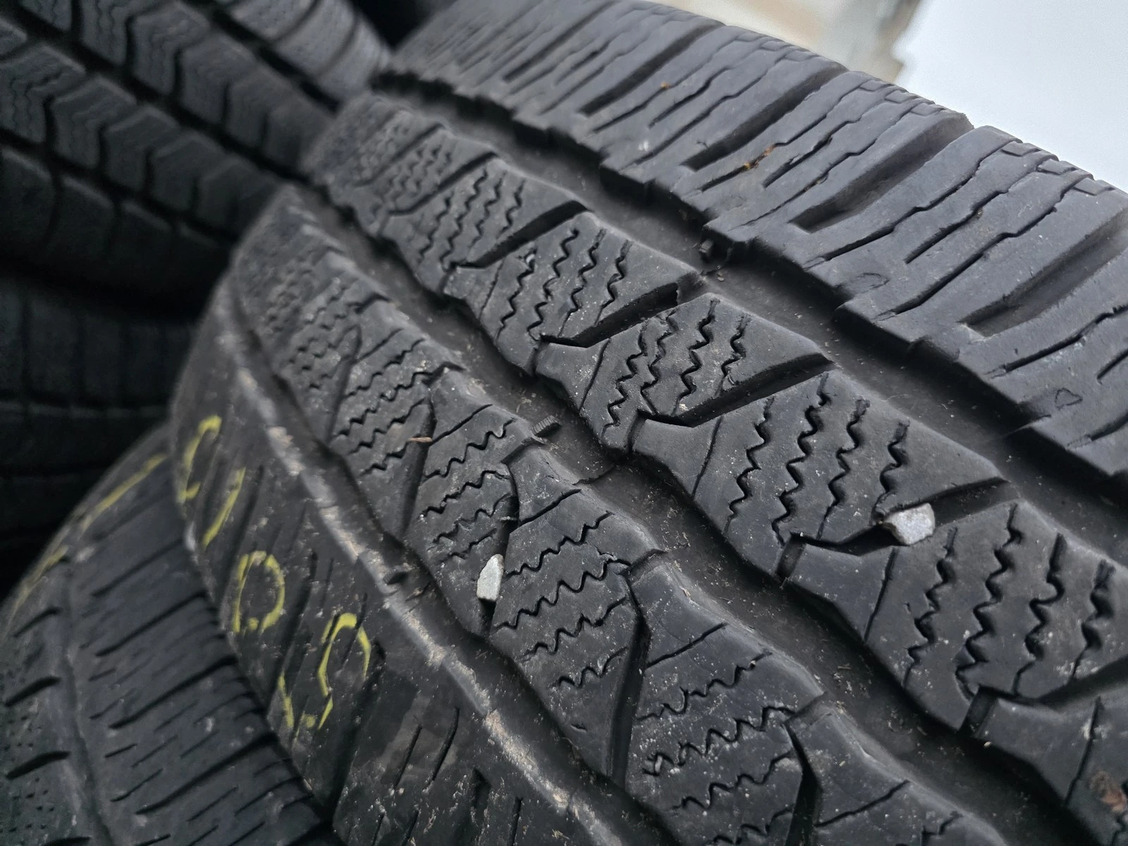Гуми Зимни 225/75R16, снимка 3 - Гуми и джанти - 56725823