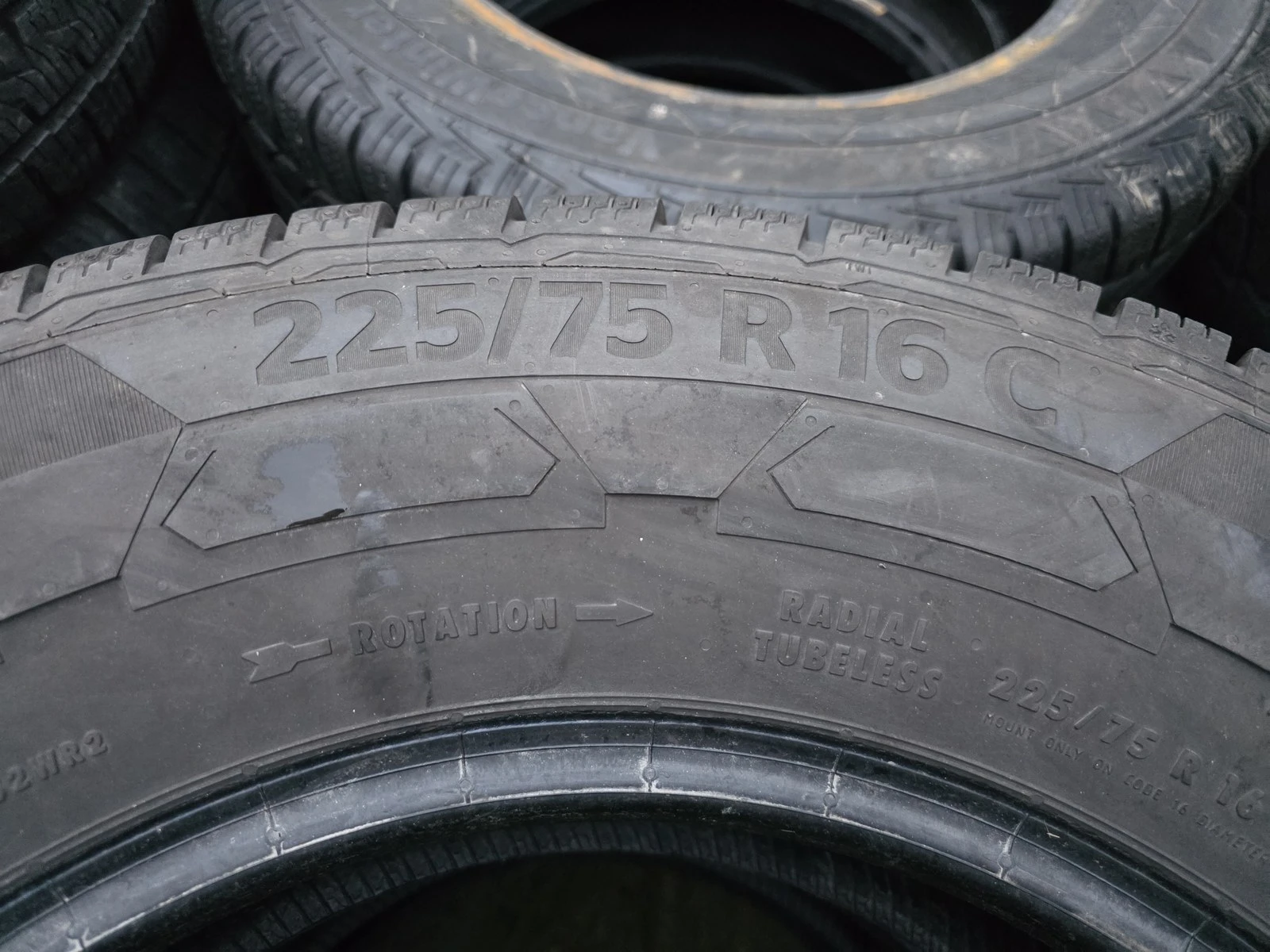 Гуми Зимни 225/75R16, снимка 8 - Гуми и джанти - 56725823