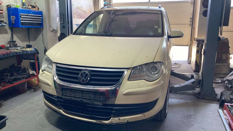 VW Touran 2, 0 i BSX