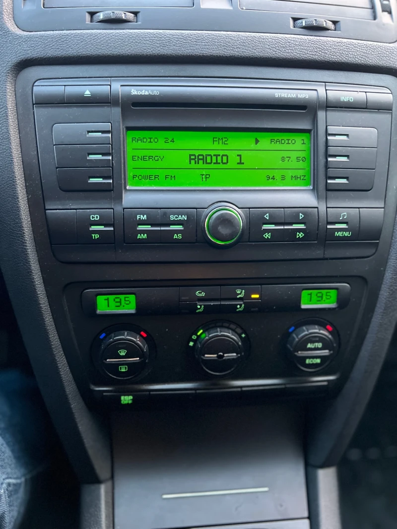 Skoda Fabia 1.6MPI, снимка 11 - Автомобили и джипове - 52713261