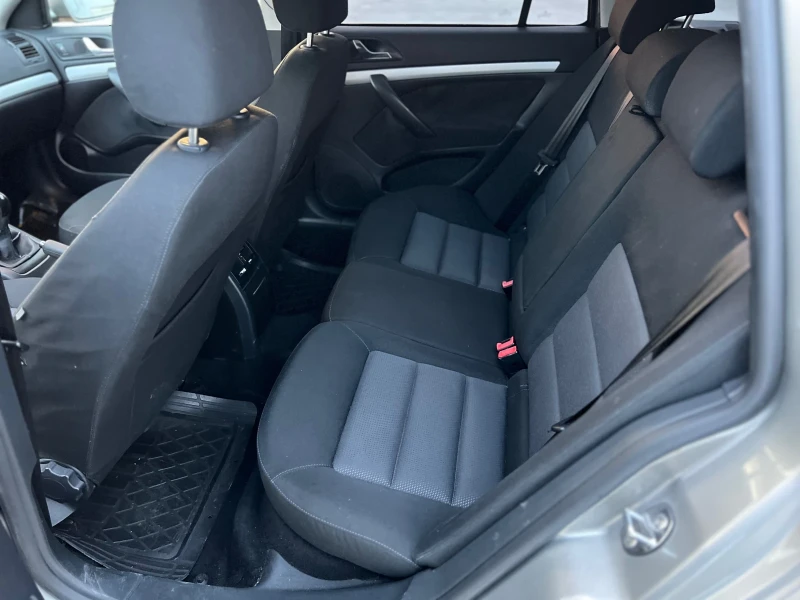 Skoda Fabia 1.6MPI, снимка 8 - Автомобили и джипове - 52713261