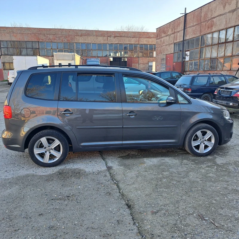 VW Touran 16 TDI DSG NAVI, снимка 4 - Автомобили и джипове - 52817816