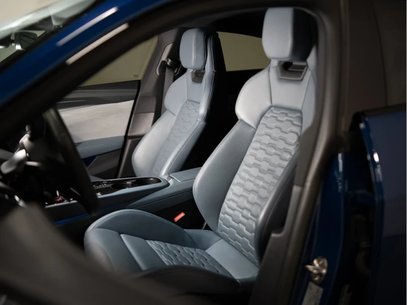 Audi E-Tron GT * QUATTRO | PREMIUM PKG | BLACK OPTICS | 20 IN * C, снимка 13 - Автомобили и джипове - 52943798