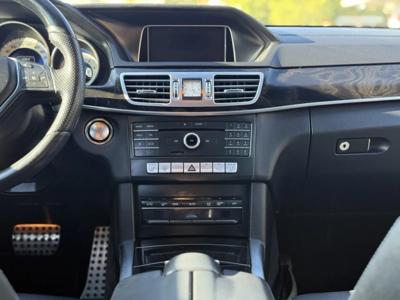 Mercedes-Benz E 400 * 4MATIC * CARFAX * ЦЕНА ДО БГ, снимка 11 - Автомобили и джипове - 53013005