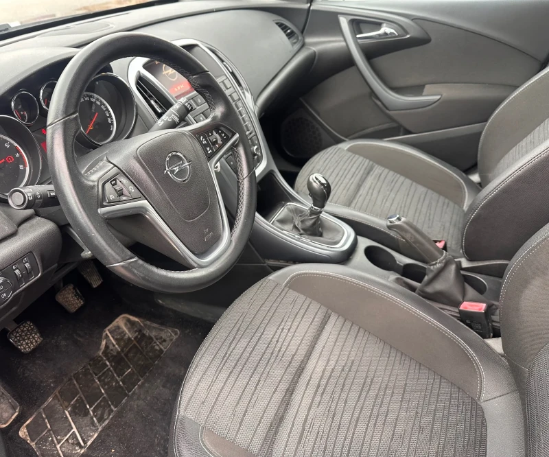 Opel Astra Sport Tourer газ-бензин, снимка 9 - Автомобили и джипове - 53291638