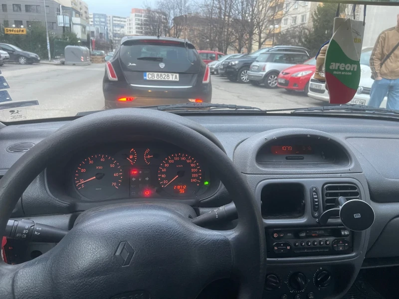 Renault Clio, снимка 4 - Автомобили и джипове - 53477509