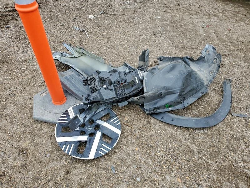 Nissan Micra 2.0L 4 Front-wheel Drive, снимка 13 - Автомобили и джипове - 53713592