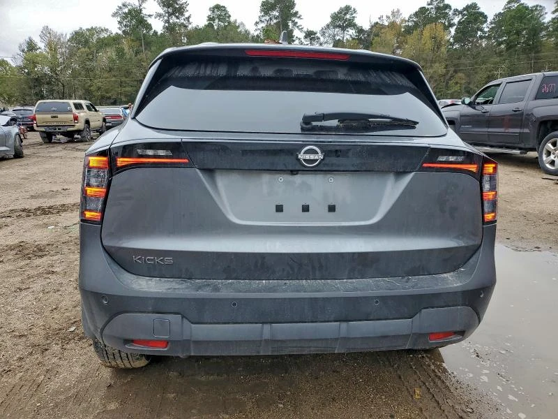 Nissan Micra 2.0L 4 Front-wheel Drive, снимка 6 - Автомобили и джипове - 53713592