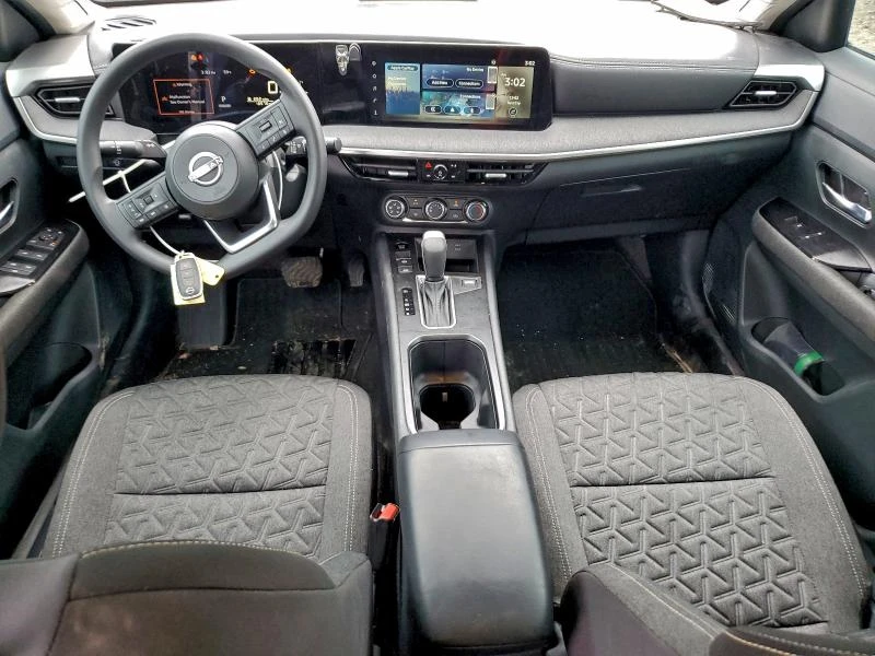 Nissan Micra 2.0L 4 Front-wheel Drive, снимка 8 - Автомобили и джипове - 53713592