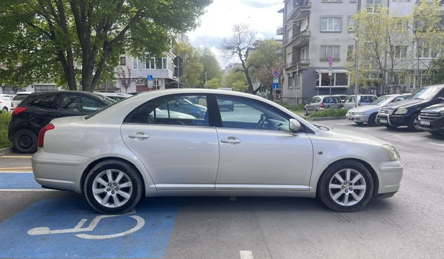 Toyota Avensis 1.8i LPG С РЕГИСТРАЦИЯ  , снимка 4 - Автомобили и джипове - 54413801