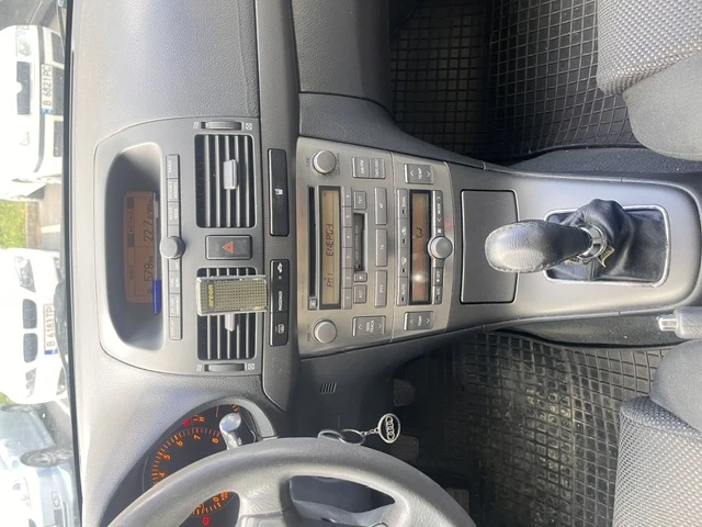 Toyota Avensis 1.8i LPG С РЕГИСТРАЦИЯ  , снимка 11 - Автомобили и джипове - 54413801
