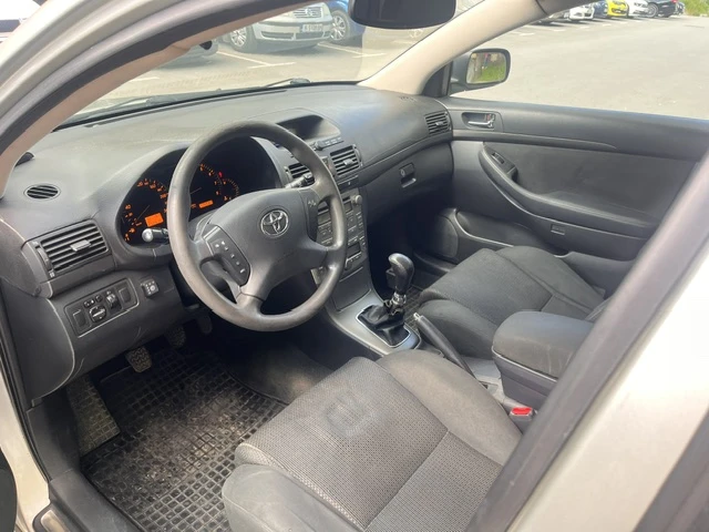 Toyota Avensis 1.8i LPG С РЕГИСТРАЦИЯ  , снимка 9 - Автомобили и джипове - 54413801