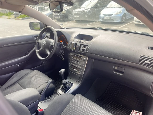 Toyota Avensis 1.8i LPG С РЕГИСТРАЦИЯ  , снимка 10 - Автомобили и джипове - 54413801