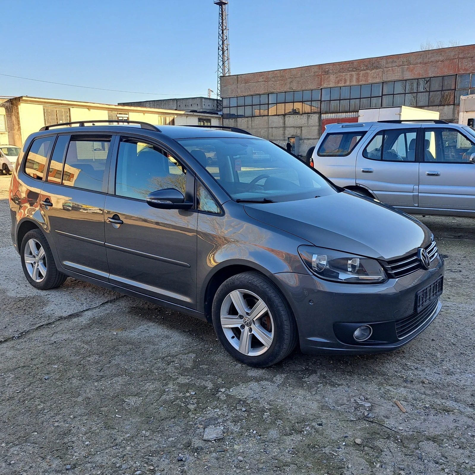 VW Touran 16 TDI DSG NAVI, снимка 1