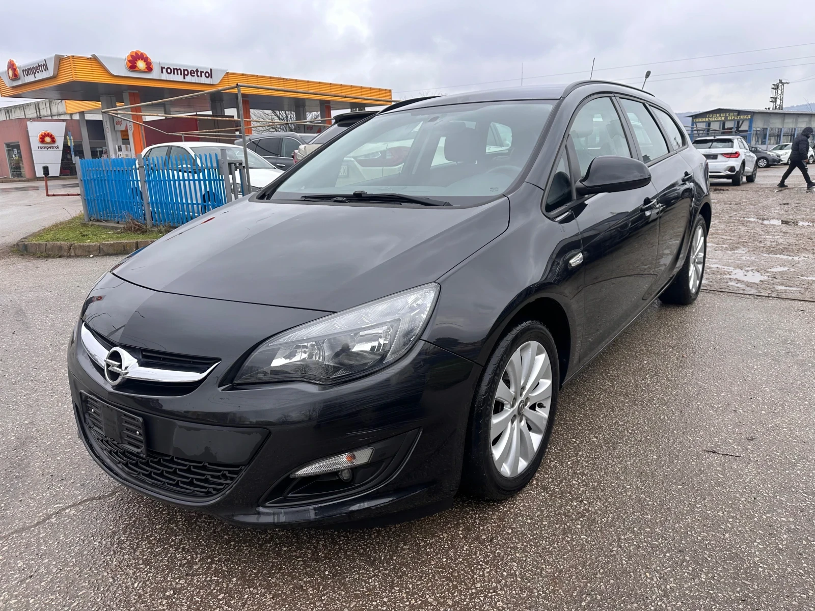 Opel Astra Sport Tourer газ-бензин, снимка 1