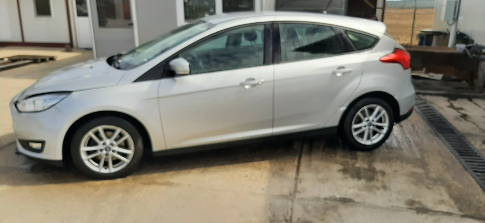 Ford Focus 1.0i - изображение 2