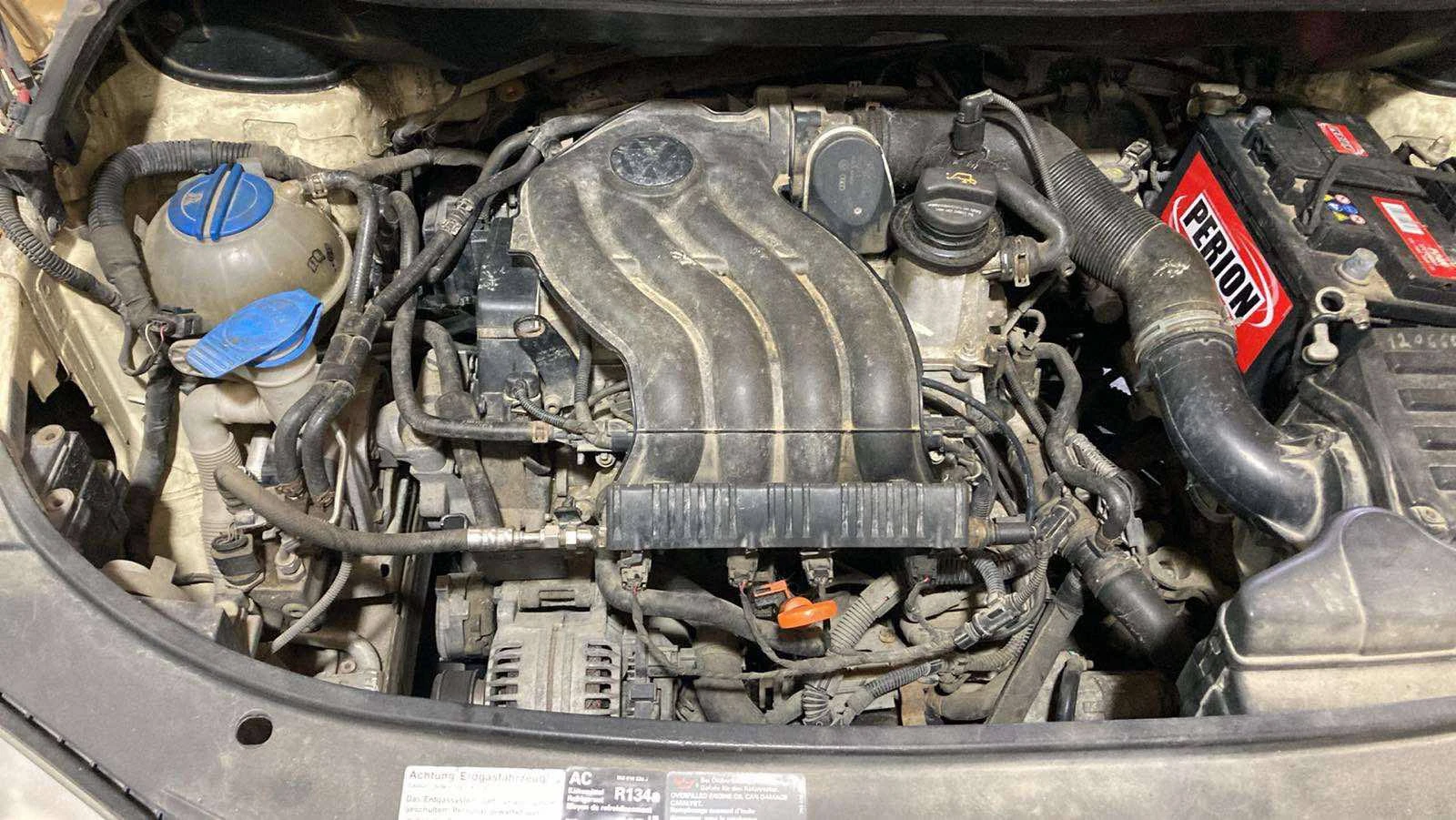 VW Touran 2, 0 i BSX - изображение 5