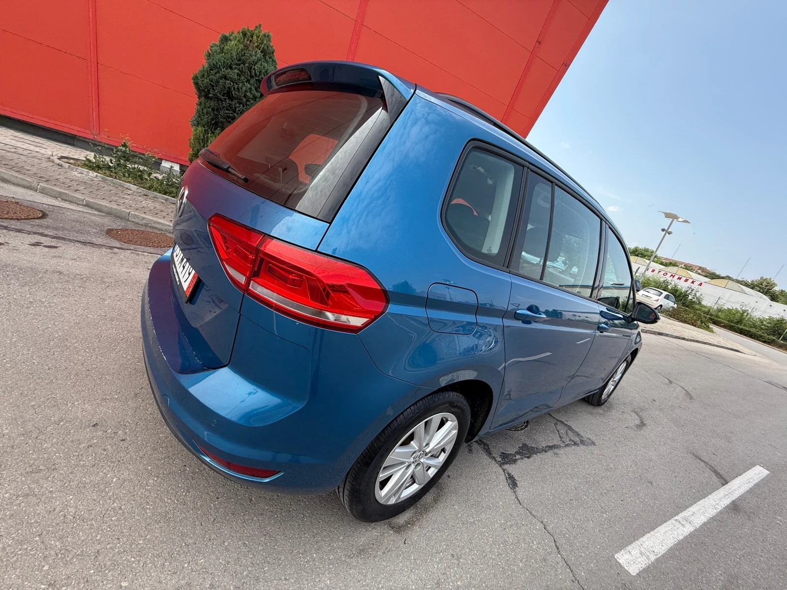 VW Touran 69000km* Гаранция * 2.0TDi* DSG*  - изображение 4