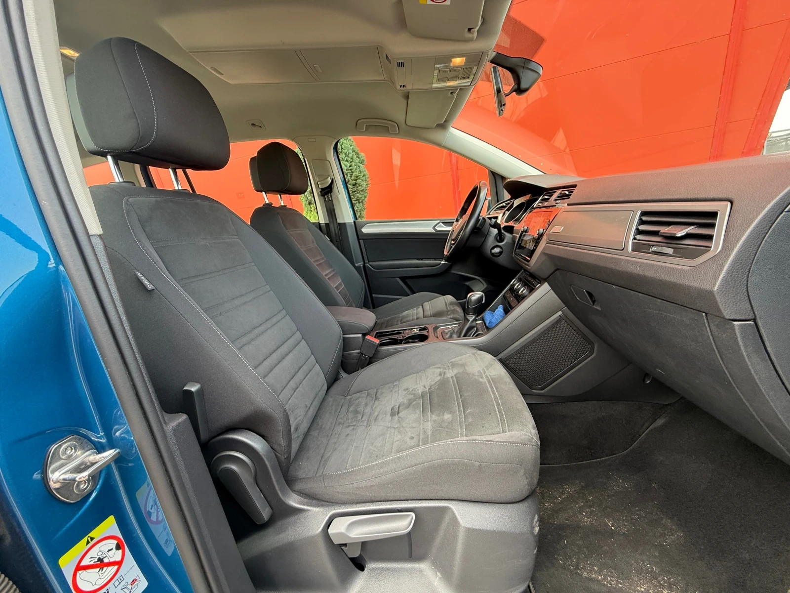 VW Touran 69000km* Гаранция * 2.0TDi* DSG*  - изображение 6