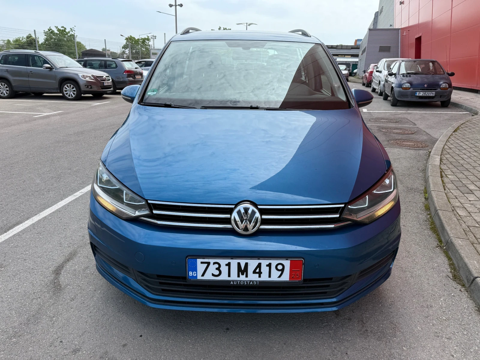 VW Touran 69000km* Гаранция * 2.0TDi* DSG*  - изображение 2