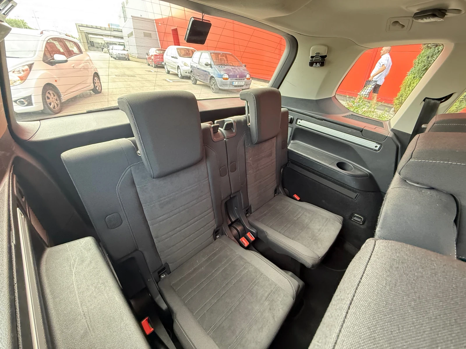 VW Touran 69000km* Гаранция * 2.0TDi* DSG*  - изображение 9
