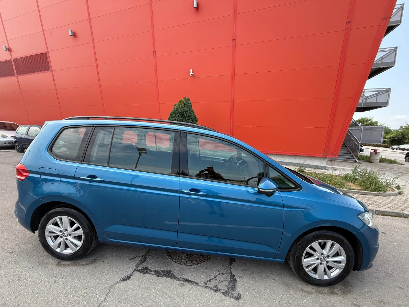 VW Touran 69000km* Гаранция * 2.0TDi* DSG*  - изображение 3