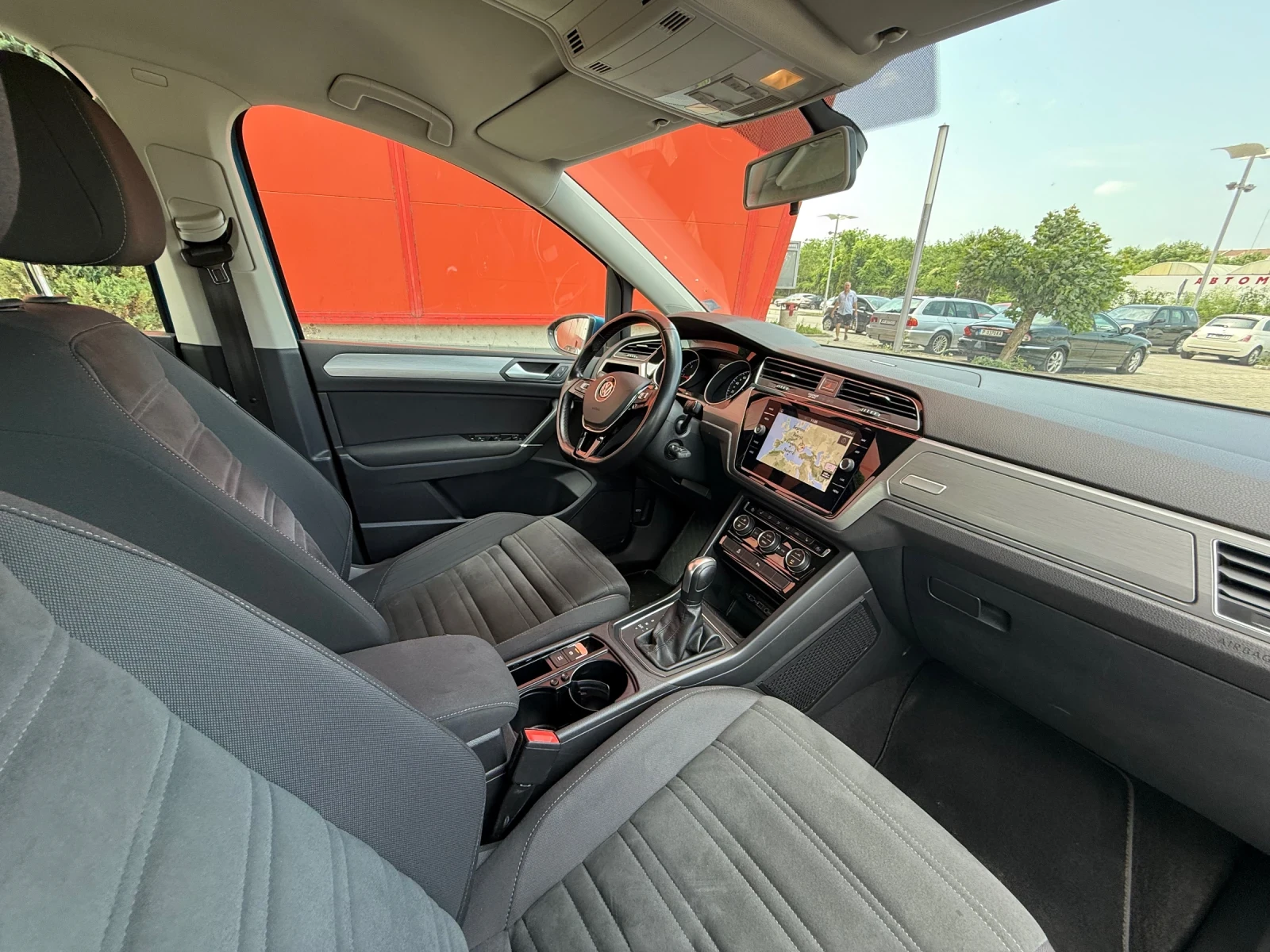 VW Touran 69000km* Гаранция * 2.0TDi* DSG*  - изображение 7
