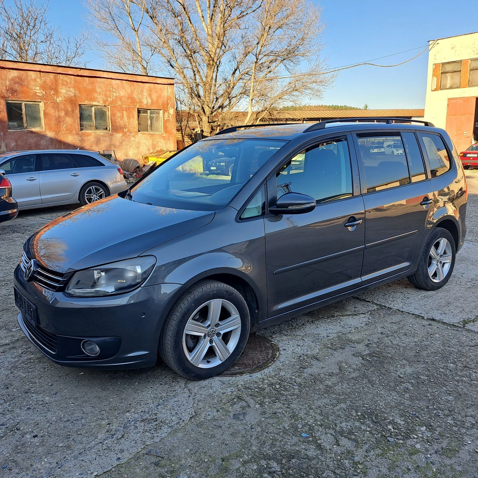 VW Touran 16 TDI DSG NAVI | Mobile.bg � ����������� 2
