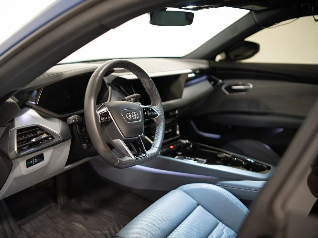 Audi E-Tron GT * QUATTRO | PREMIUM PKG | BLACK OPTICS | 20 IN * C | Mobile.bg � ����������� 11