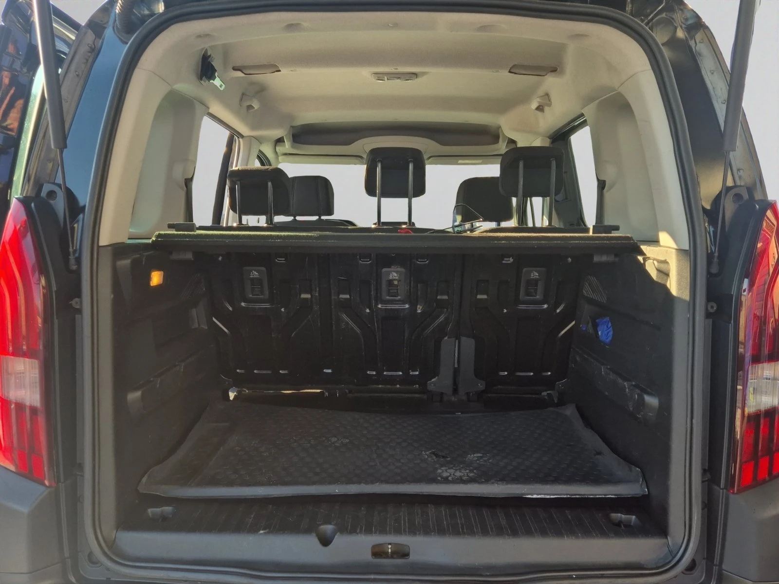 Peugeot Rifter MPV Standard ALLURE 1.5 BlueHDI 130 EAT8 E6.2 | Mobile.bg � ����������� 15