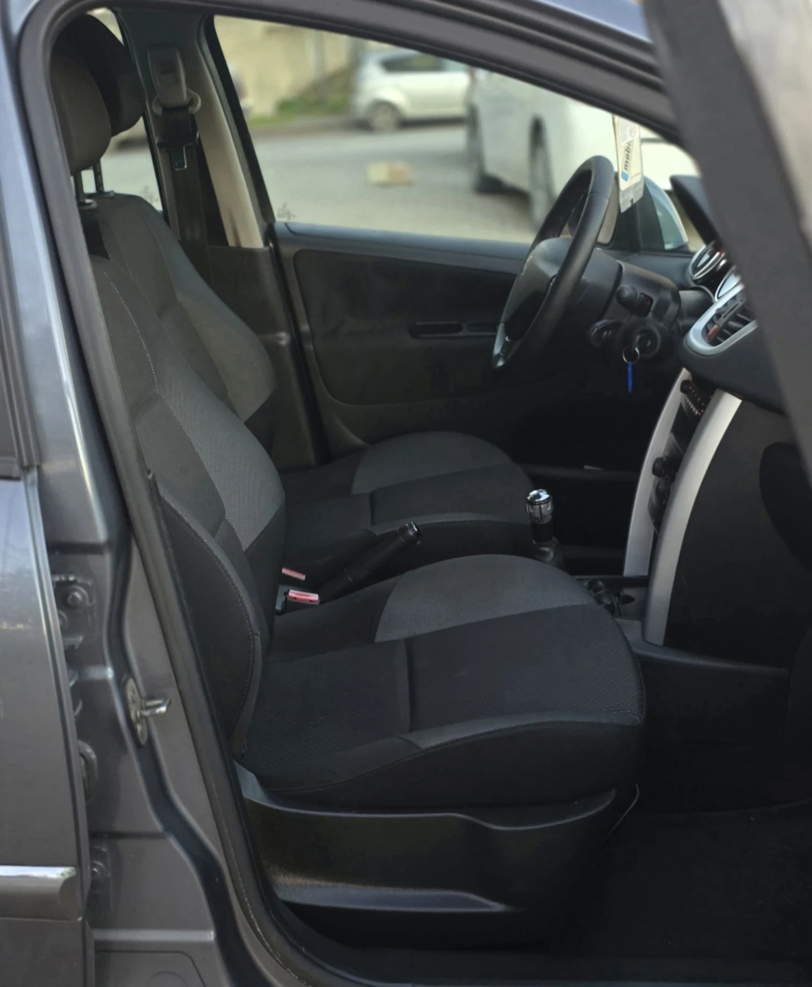 Peugeot 207 /EDITION* 1.4i/ - изображение 7