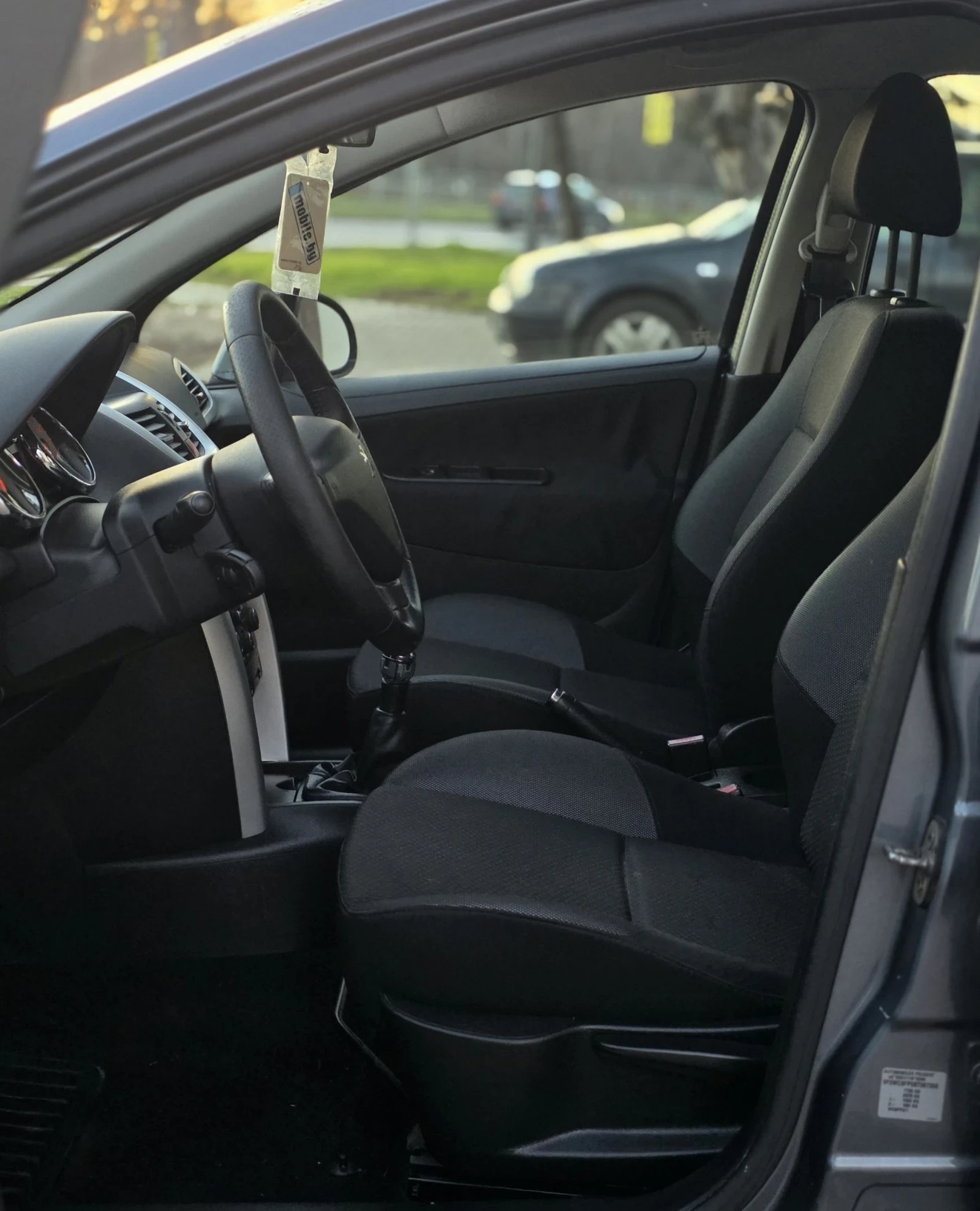 Peugeot 207 /EDITION* 1.4i/ - изображение 5