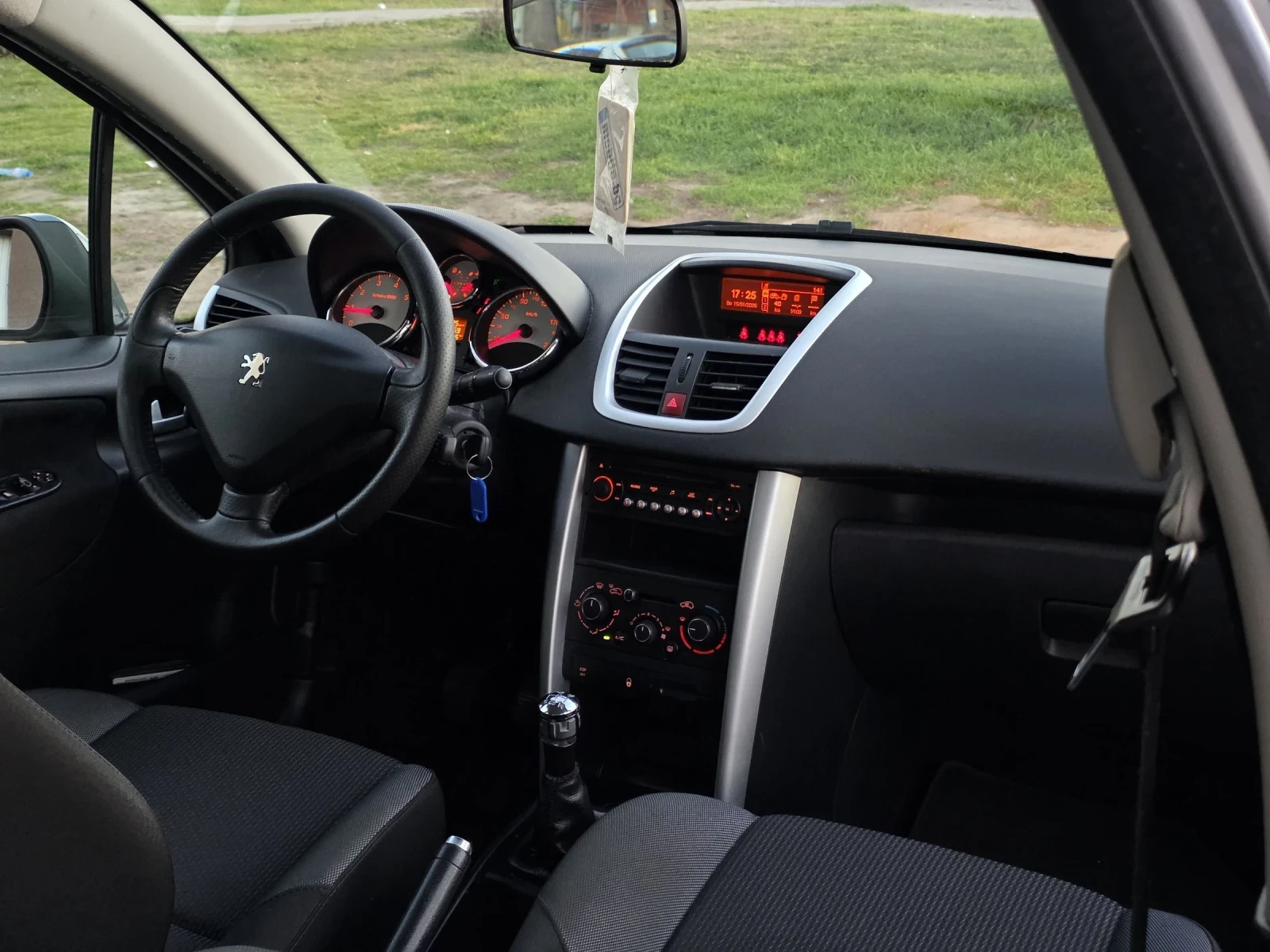 Peugeot 207 /EDITION* 1.4i/ - изображение 6