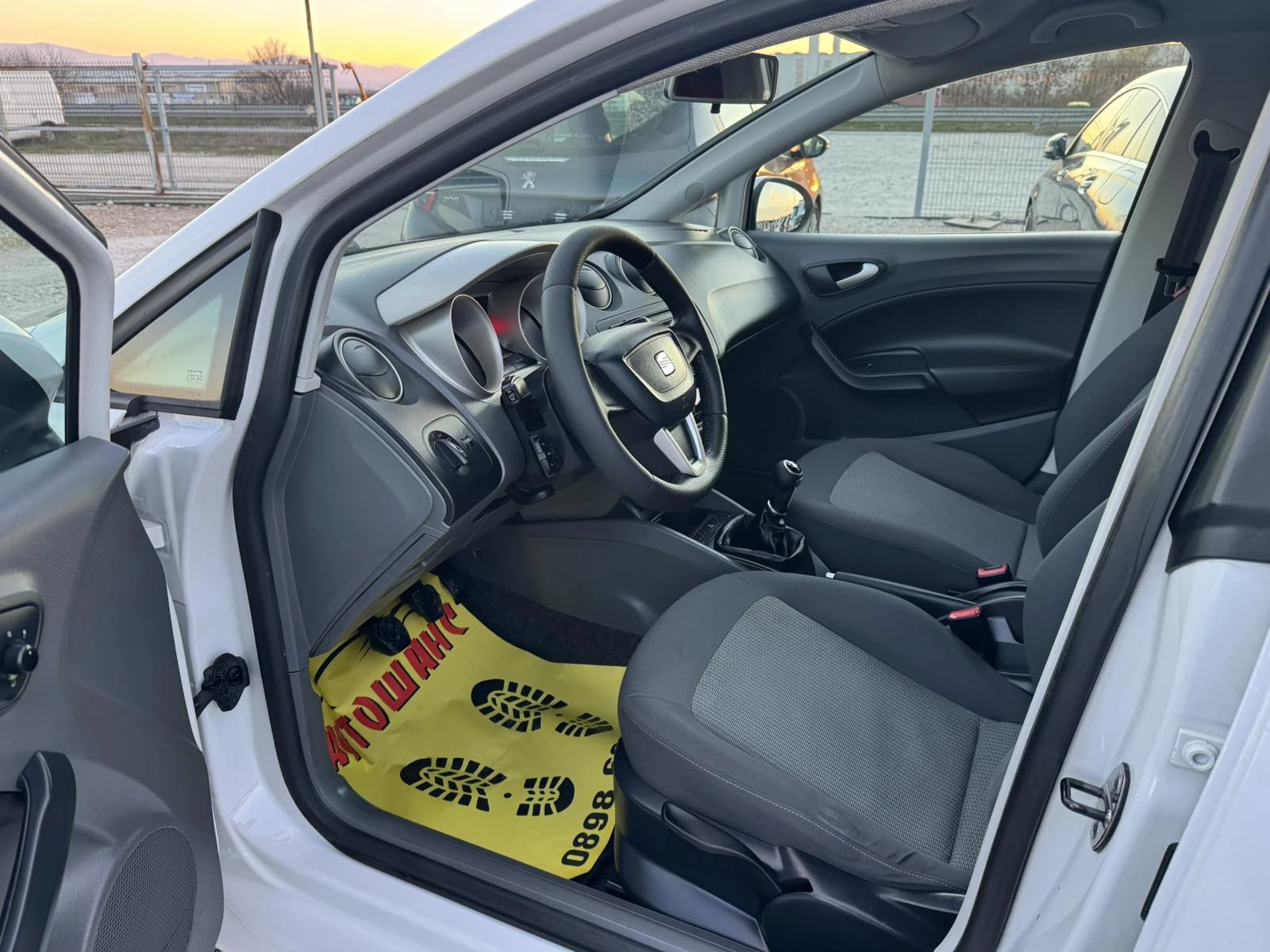 Seat Ibiza 1.6TDI, снимка 12 - Автомобили и джипове - 53786763