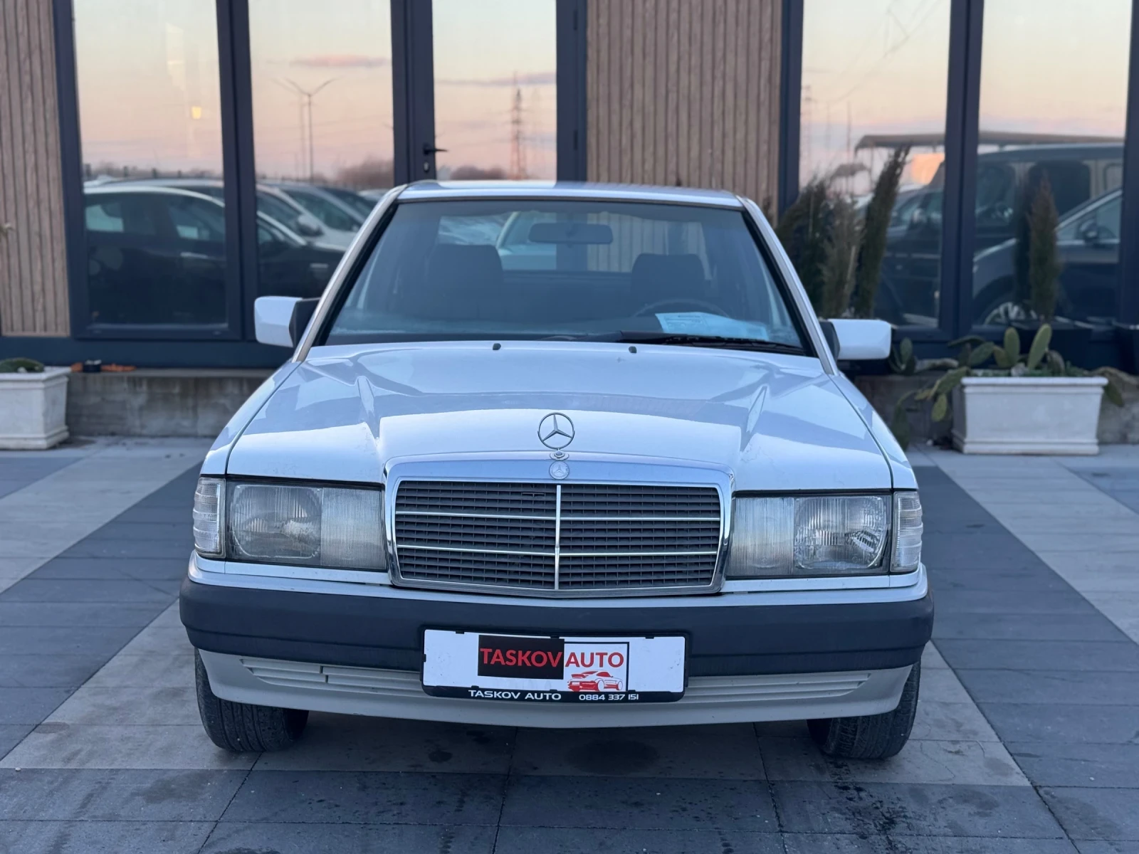Mercedes-Benz 190 Климатик * Италия* , снимка 2 - Автомобили и джипове - 53788317
