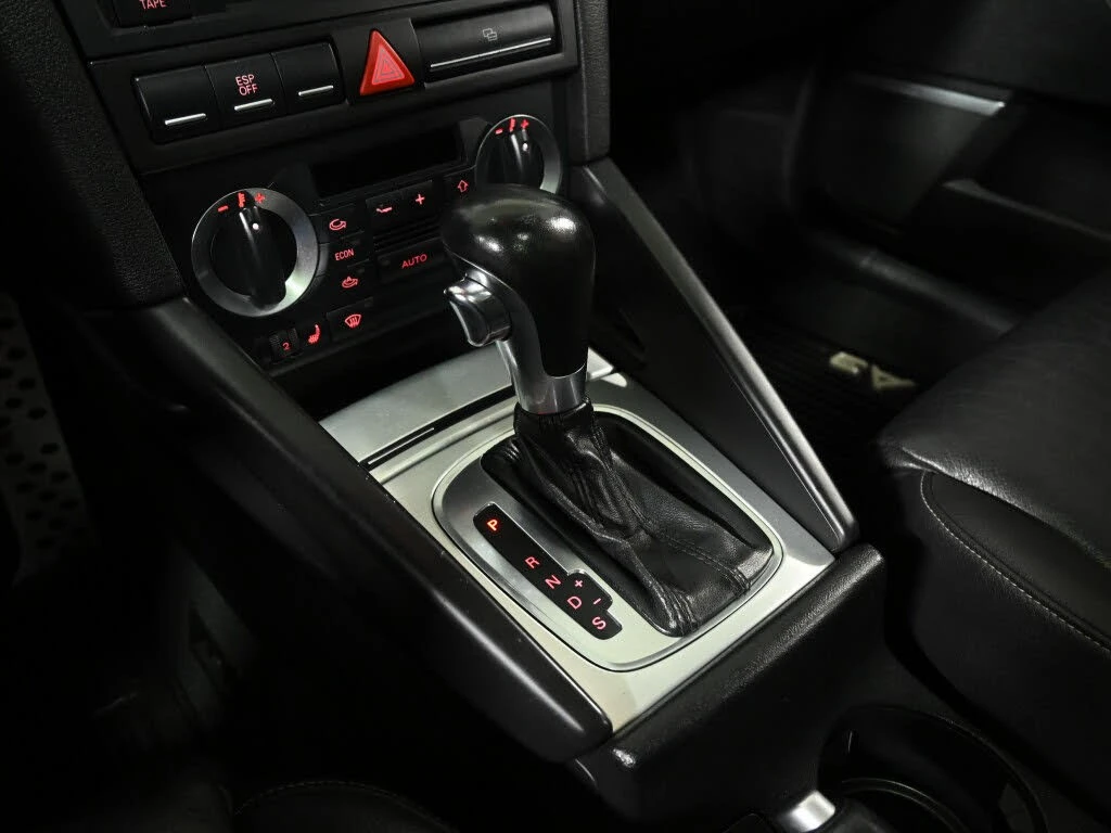 Audi A3 3.2* quattro* AвтоКредит* (ЦЕНА ДО БГ), снимка 14 - Автомобили и джипове - 53981811