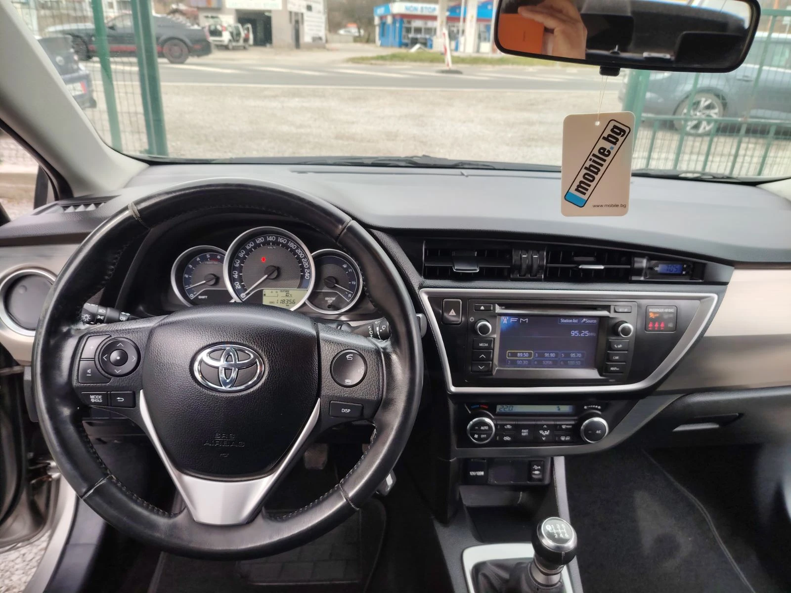 Toyota Auris 1.4D-4D, снимка 8 - Автомобили и джипове - 54055566