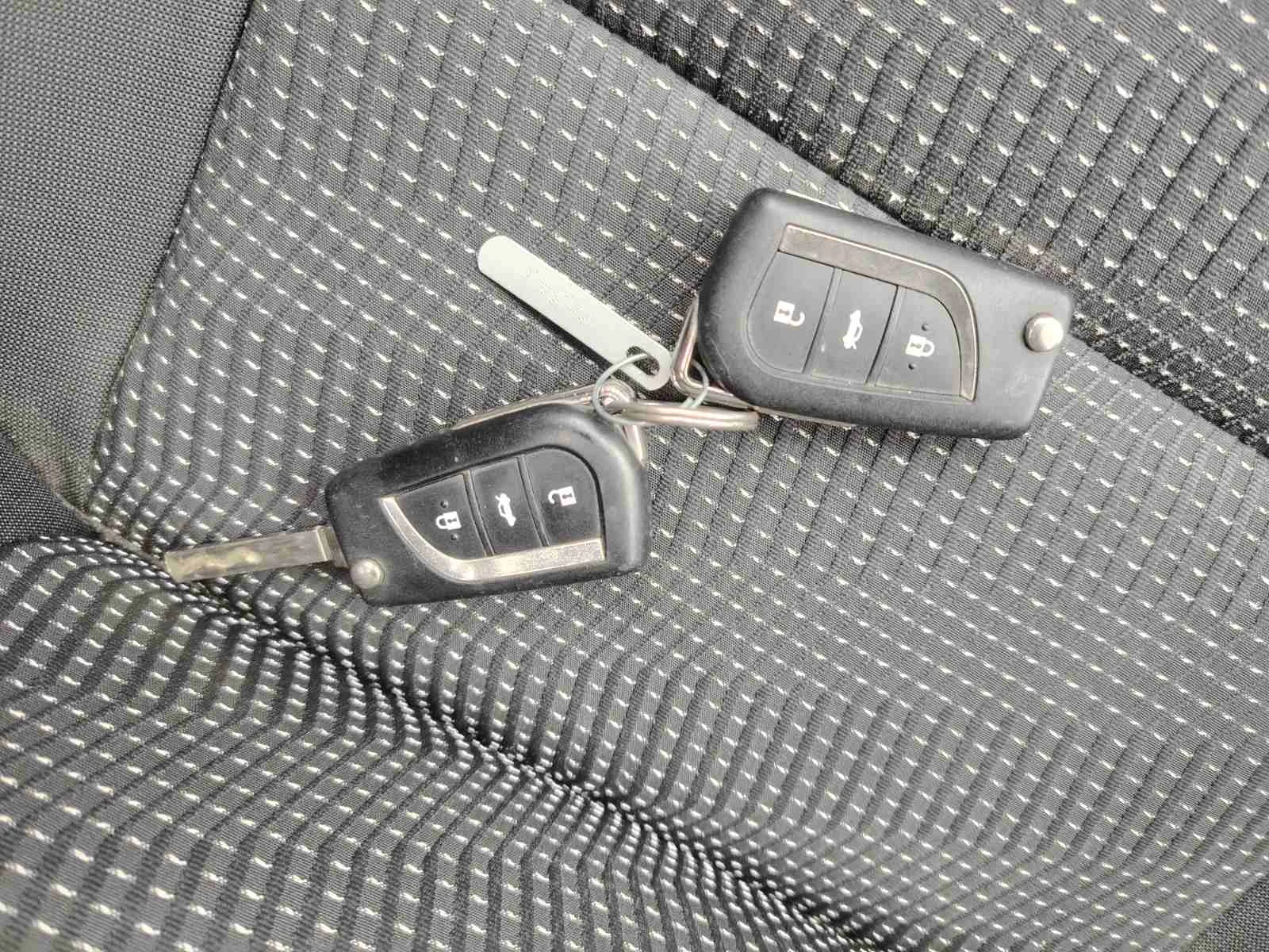 Toyota Auris 1.4D-4D, снимка 16 - Автомобили и джипове - 54055566