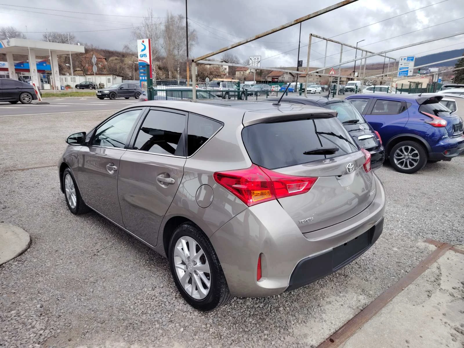 Toyota Auris 1.4D-4D, снимка 4 - Автомобили и джипове - 54055566