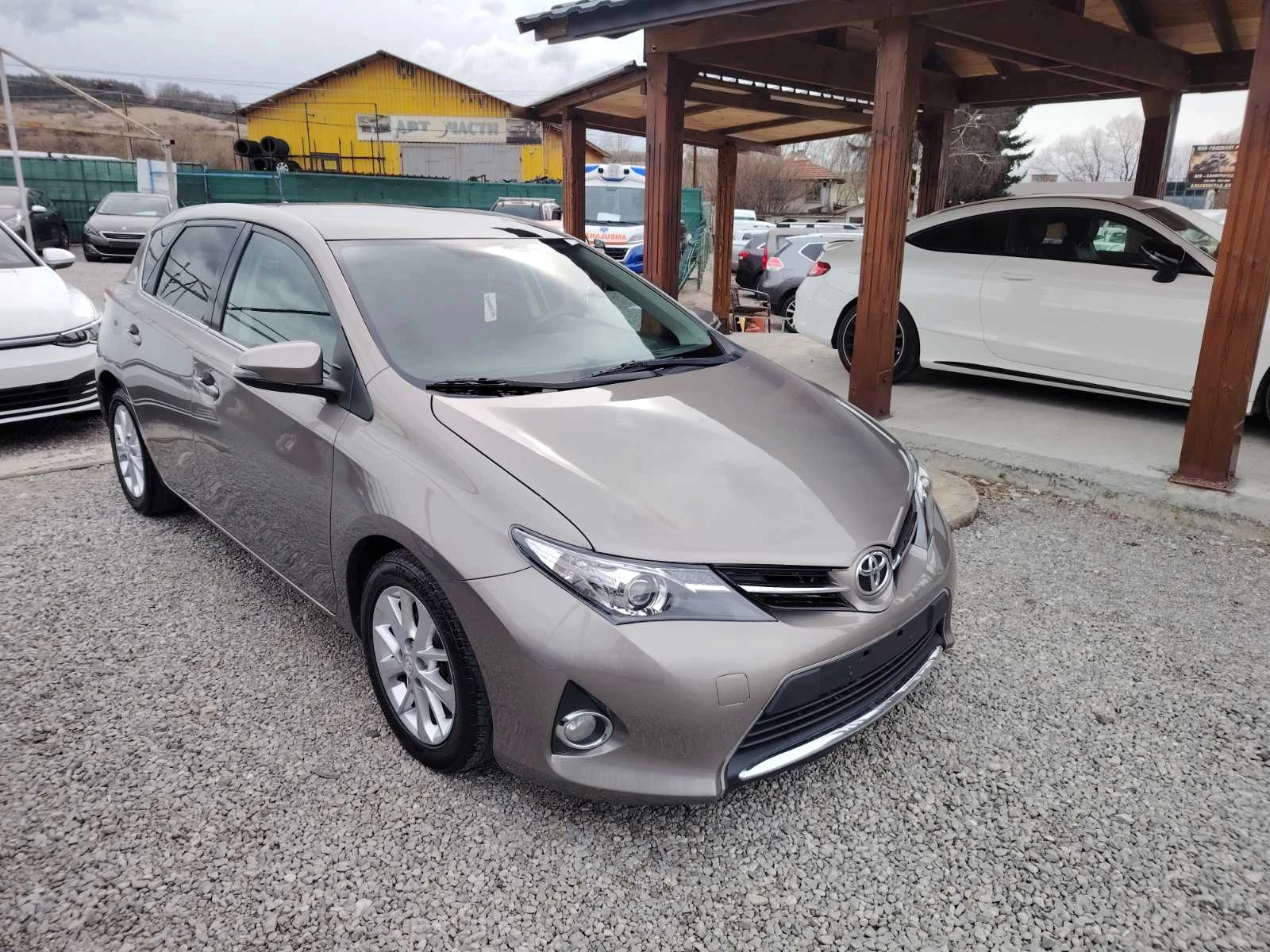Toyota Auris 1.4D-4D, снимка 2 - Автомобили и джипове - 54055566