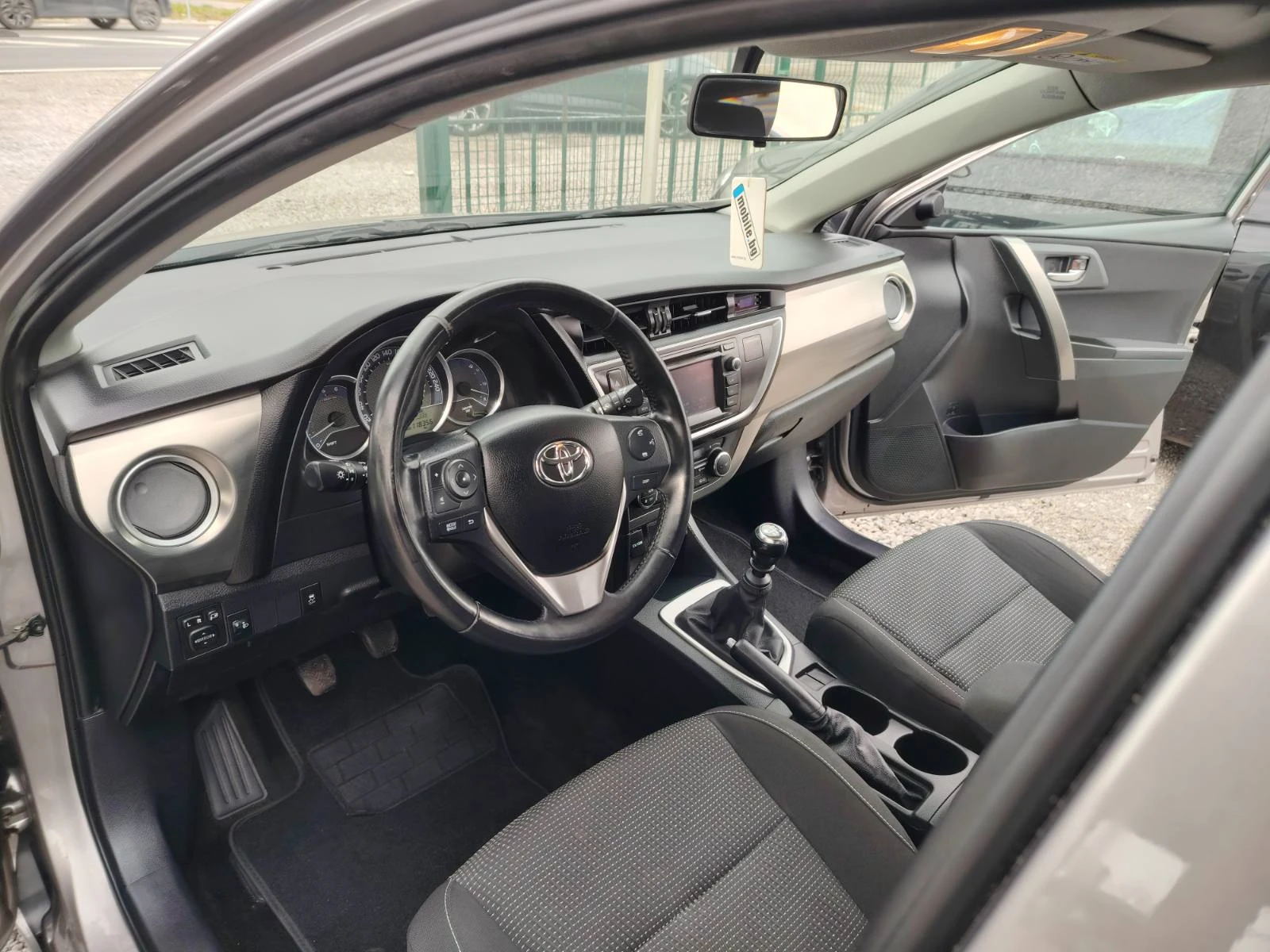 Toyota Auris 1.4D-4D, снимка 7 - Автомобили и джипове - 54055566