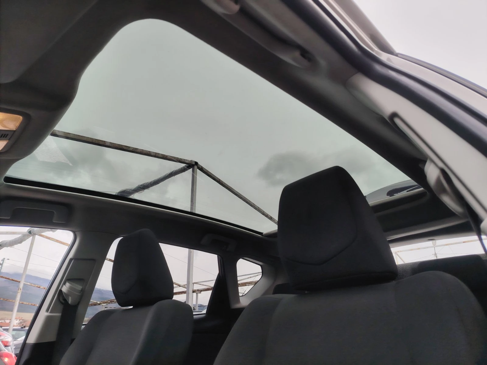 Toyota Auris 1.4D-4D, снимка 15 - Автомобили и джипове - 54055566