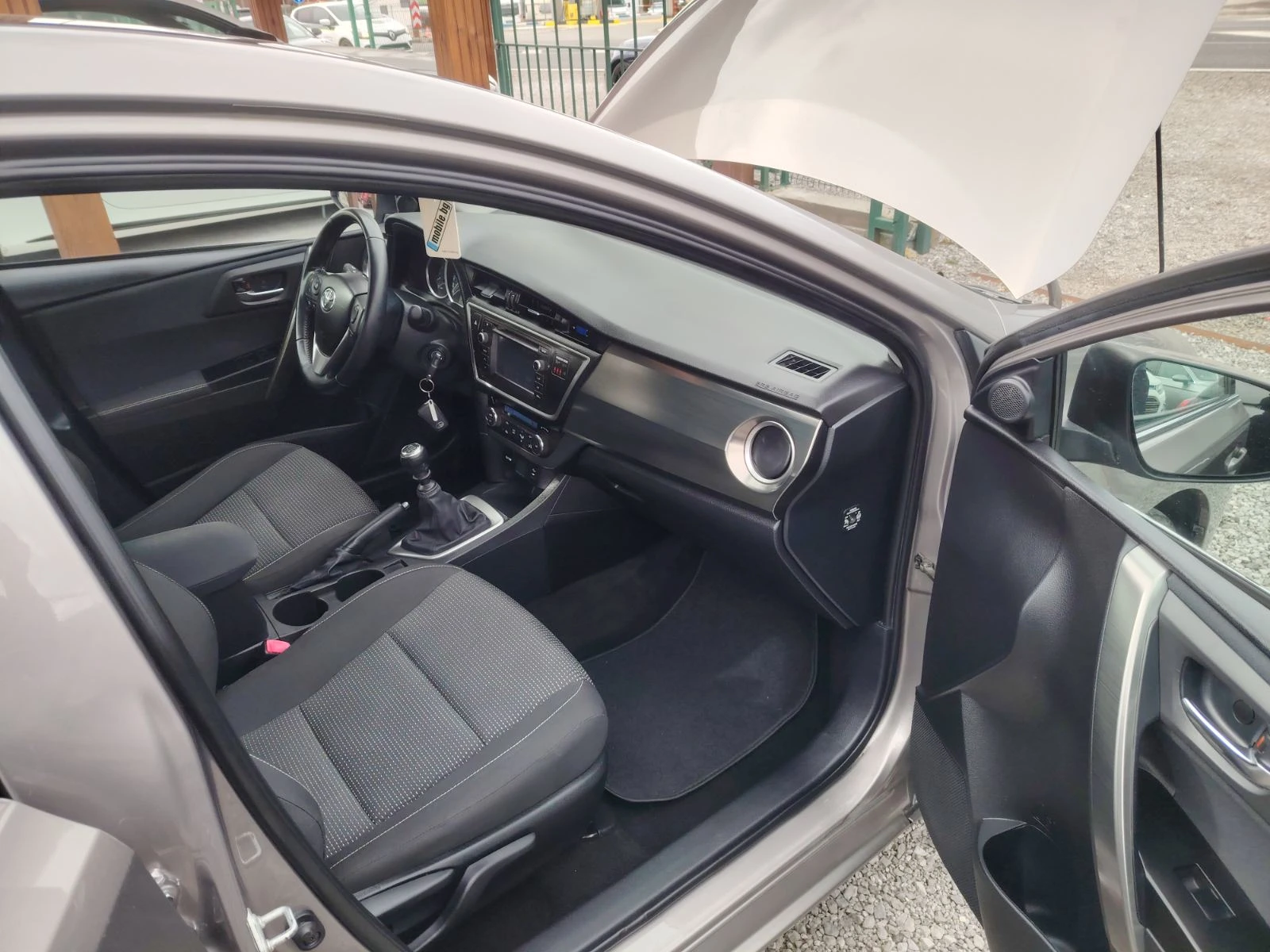 Toyota Auris 1.4D-4D, снимка 9 - Автомобили и джипове - 54055566