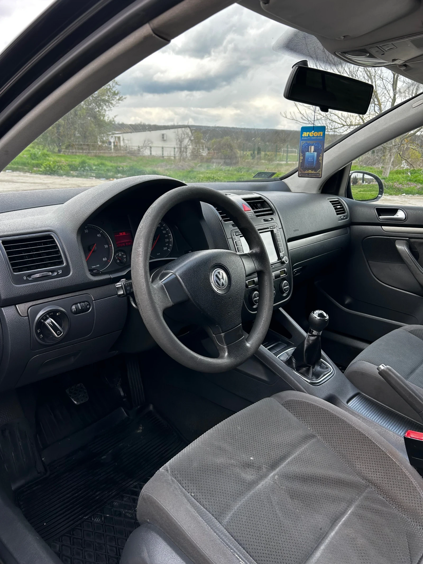 VW Golf 1.9 TDI, снимка 9 - Автомобили и джипове - 54151434