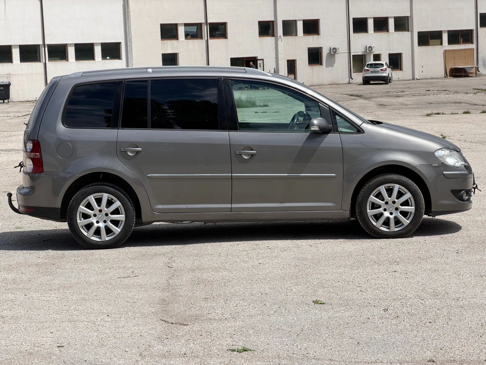 VW Touran 2.0TDI BMM, снимка 3 - Автомобили и джипове - 54567324