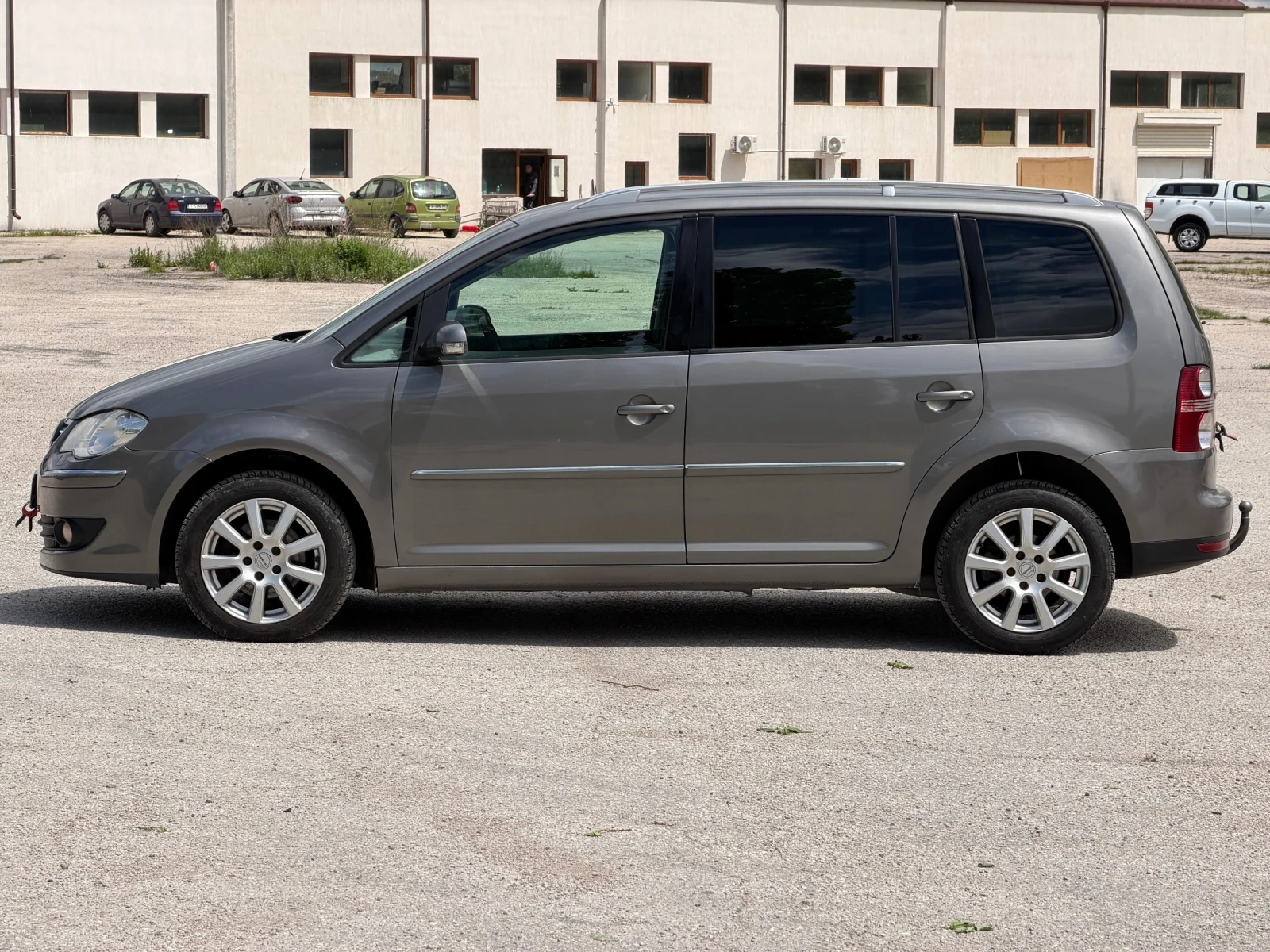 VW Touran 2.0TDI BMM, снимка 4 - Автомобили и джипове - 54567324